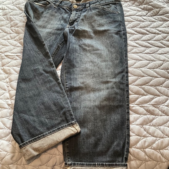 Outfit-jeans, sleeveless shirt & shrug cardigan - Picture 2 of 4